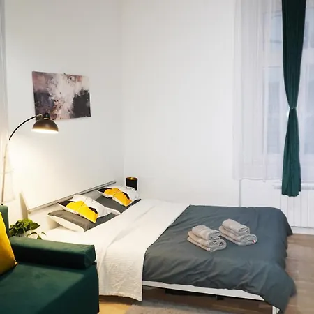 Quiet Cozy Apartment In The Center Prague Exterior photo