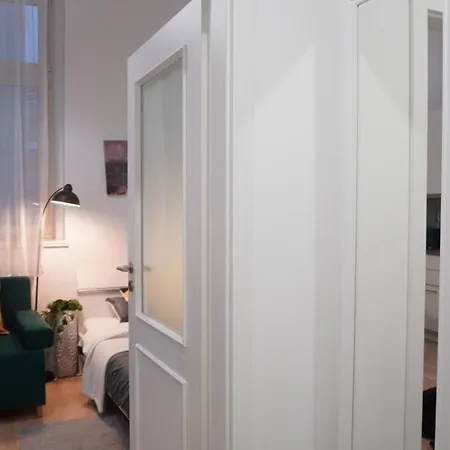 Quiet Cozy Apartment In The Center Prague Exterior photo